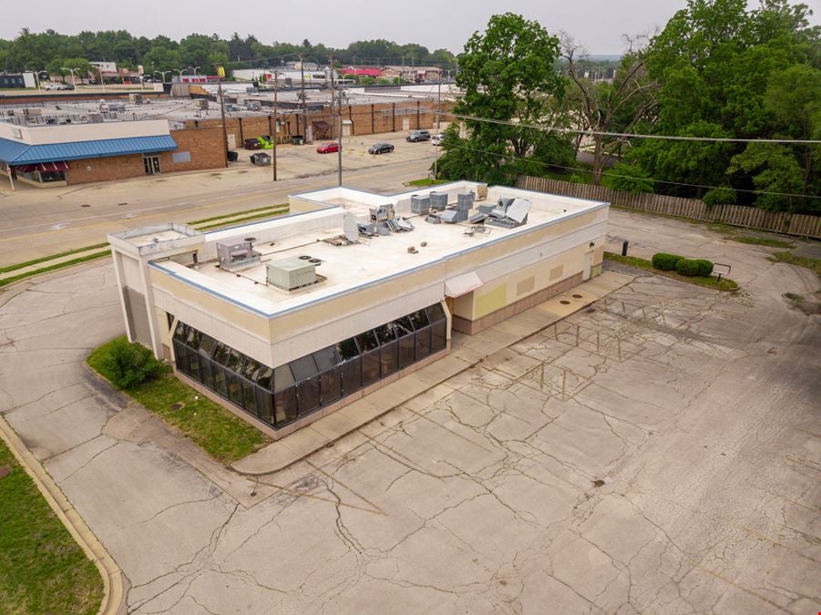Freestanding Drive-Thru Restaurant Building in Rockford, Illinois