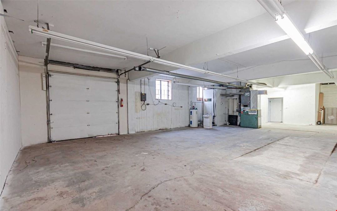 151 Brock Street North