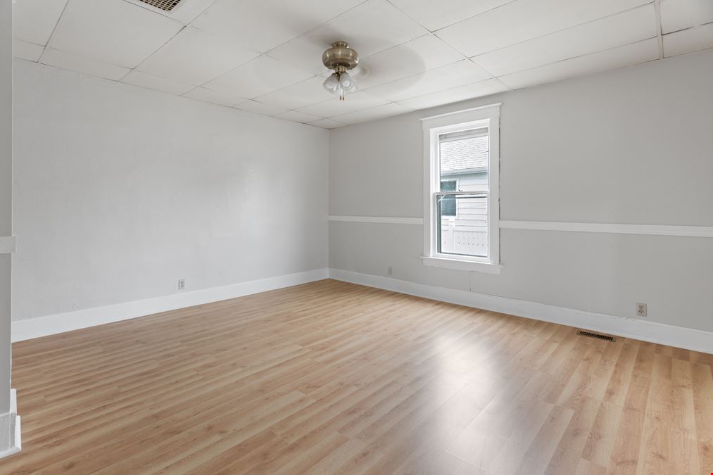 320 8th St W