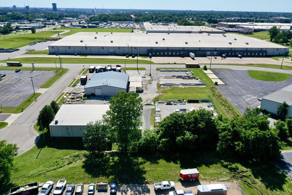 4,125 SF Office / Warehouse Building For Sale Or Lease near Glenstone & Chestnut