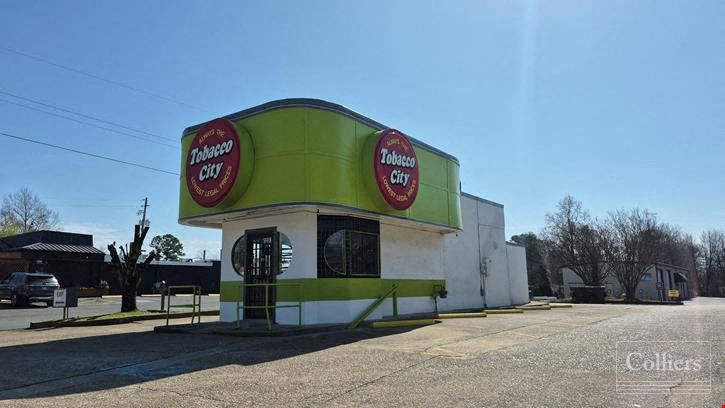 Former tobacco store for lease on Albert Pike Rd.