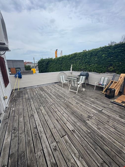 247 Van Brunt St