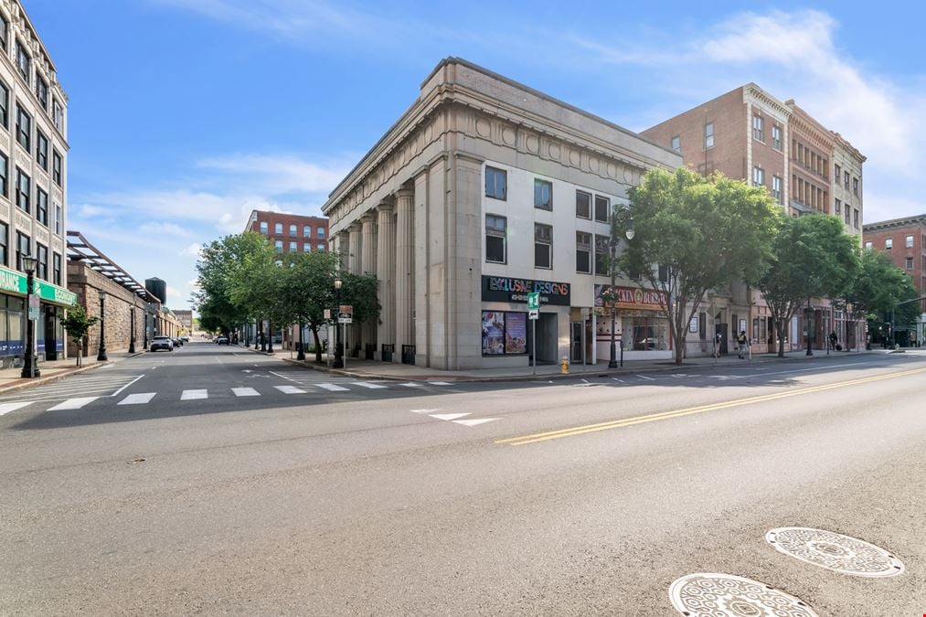 1675 Main St