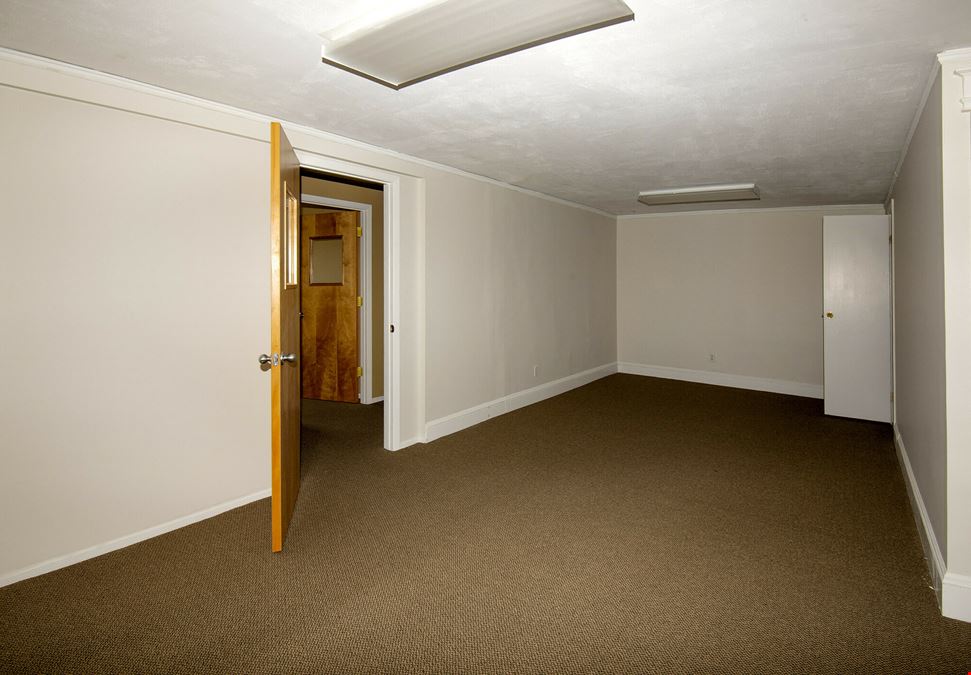 13 Glen Cove Road