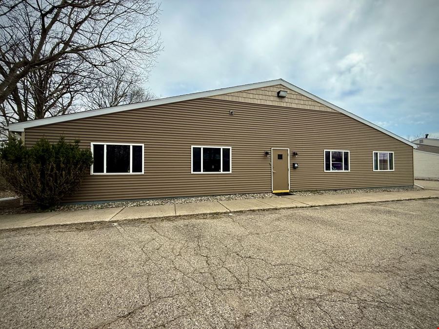 Warehouse / Shop In Lansing Township
