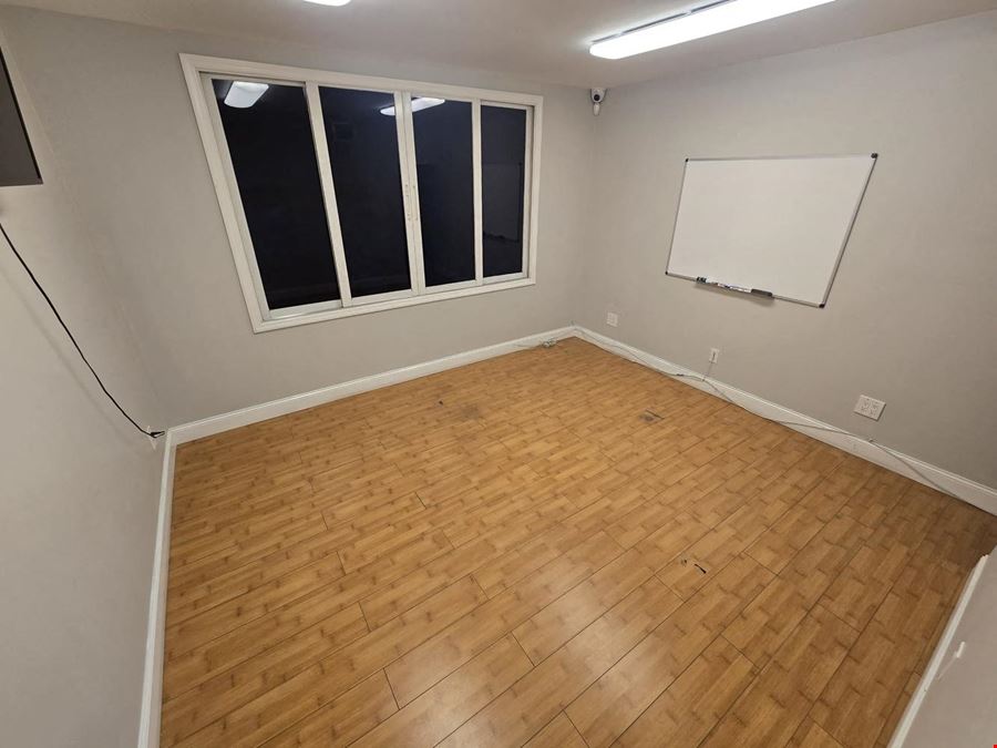 Office / Warehouse 2,628 SQFT