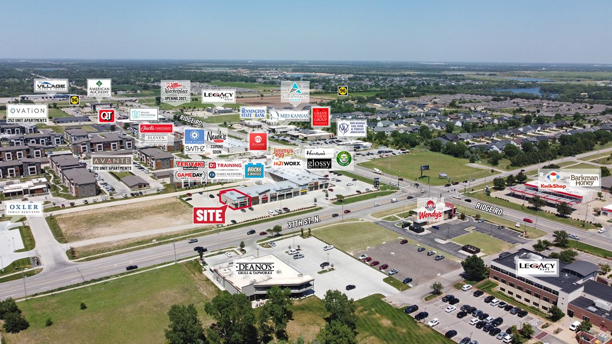 END CAP SPACE WITH DRIVE-THRU
