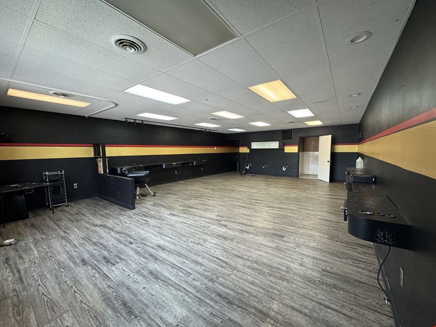 1,000+/- SF Former Salon