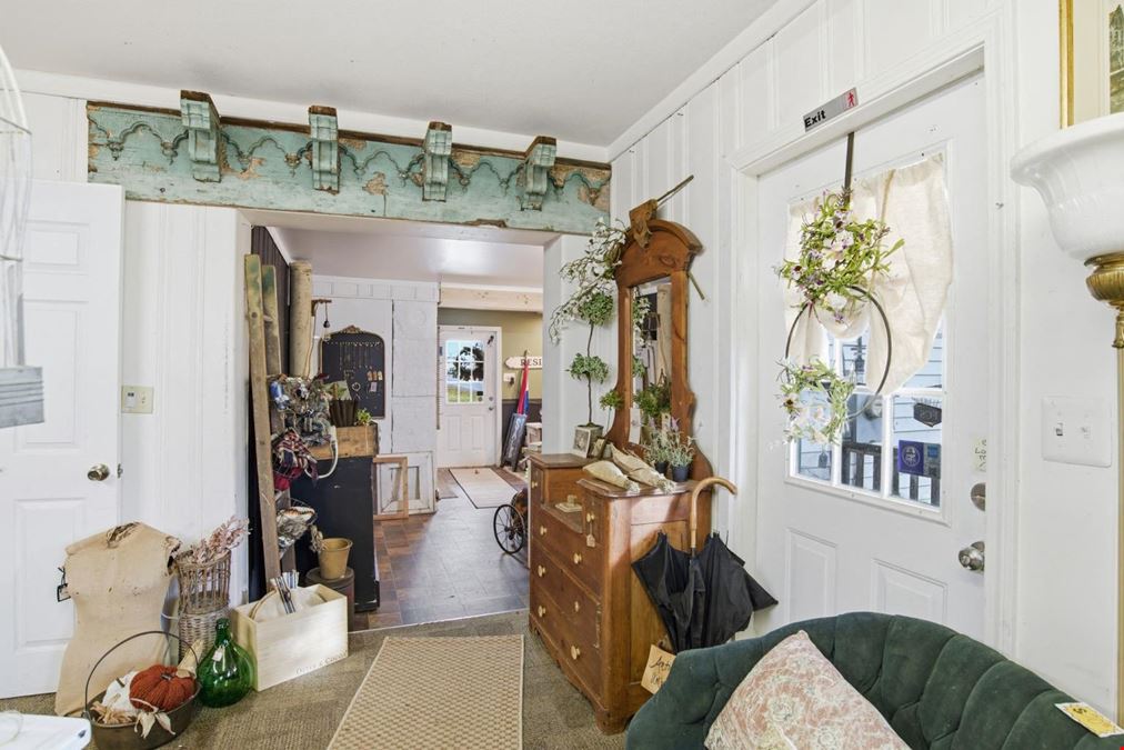 148 River St
