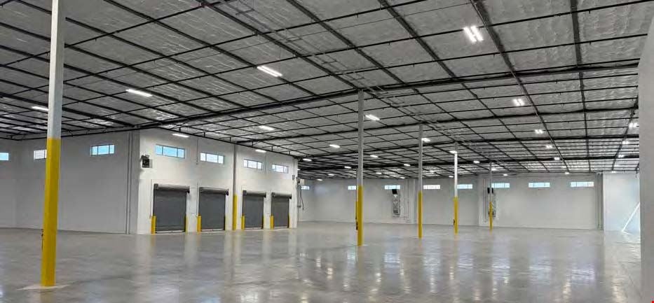 Bldg 1025 - ±40,998 SF office/warehouse bldg