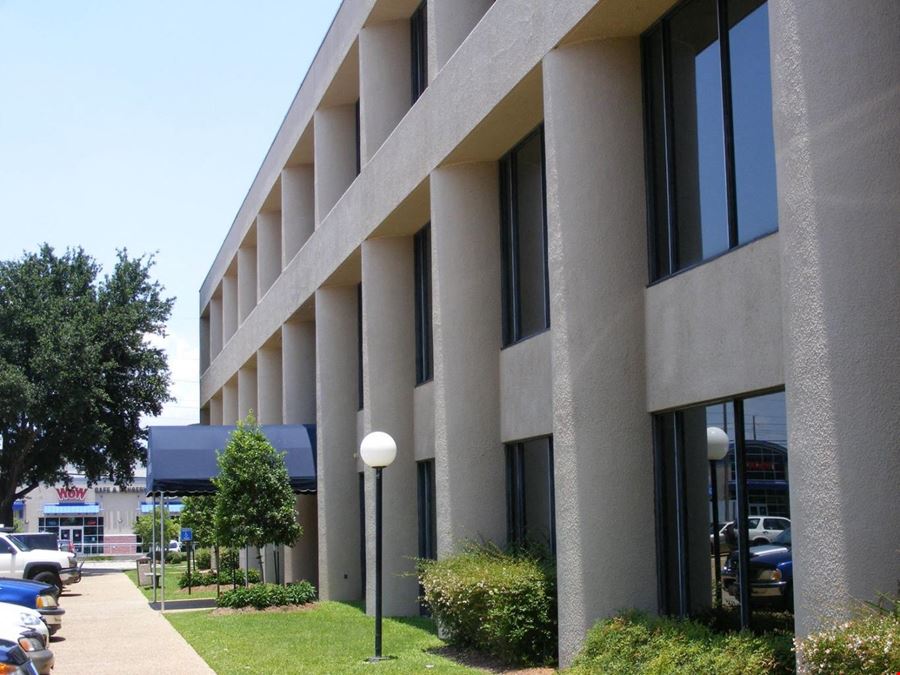 Office & Retail Opportunity in Elmwood