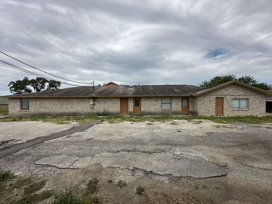 6628 Crestway Dr