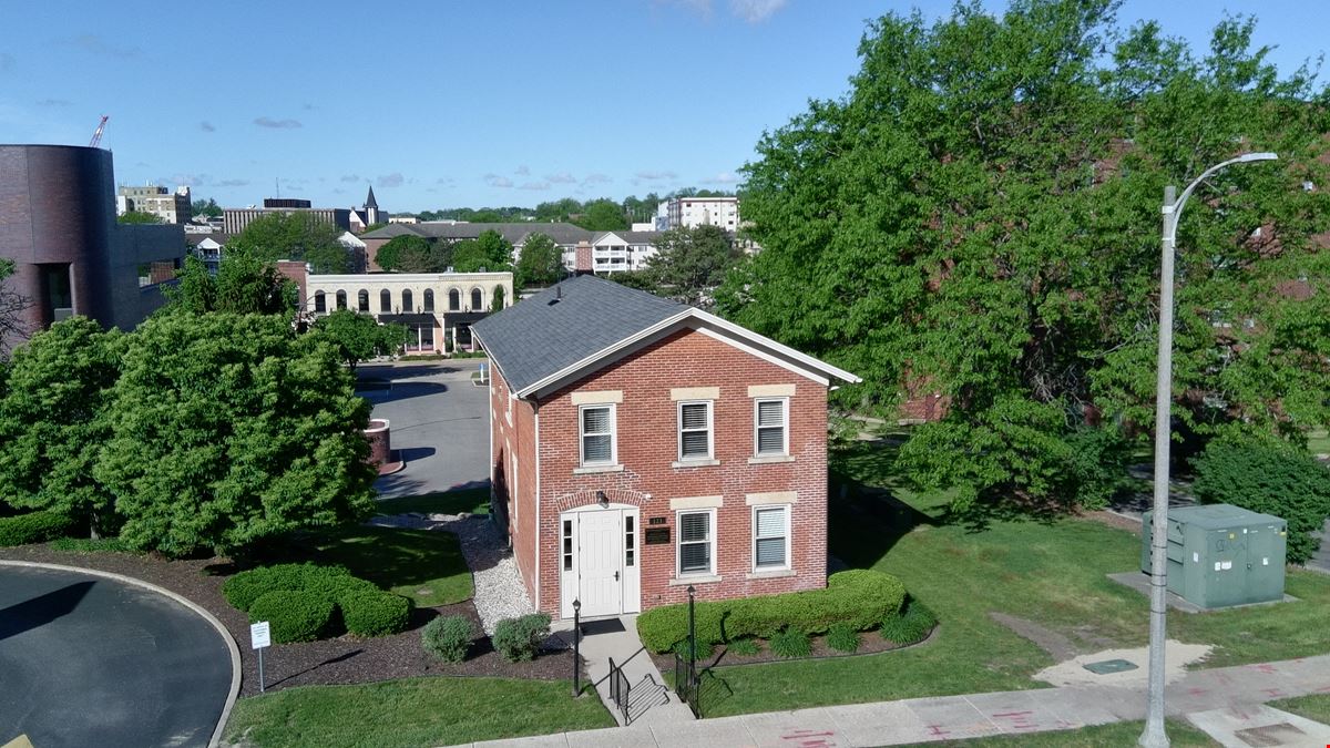 121 N Parker Dr