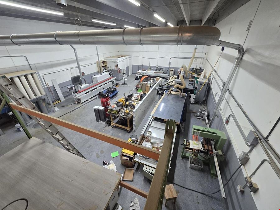Office / Warehouse 2,628 SQFT