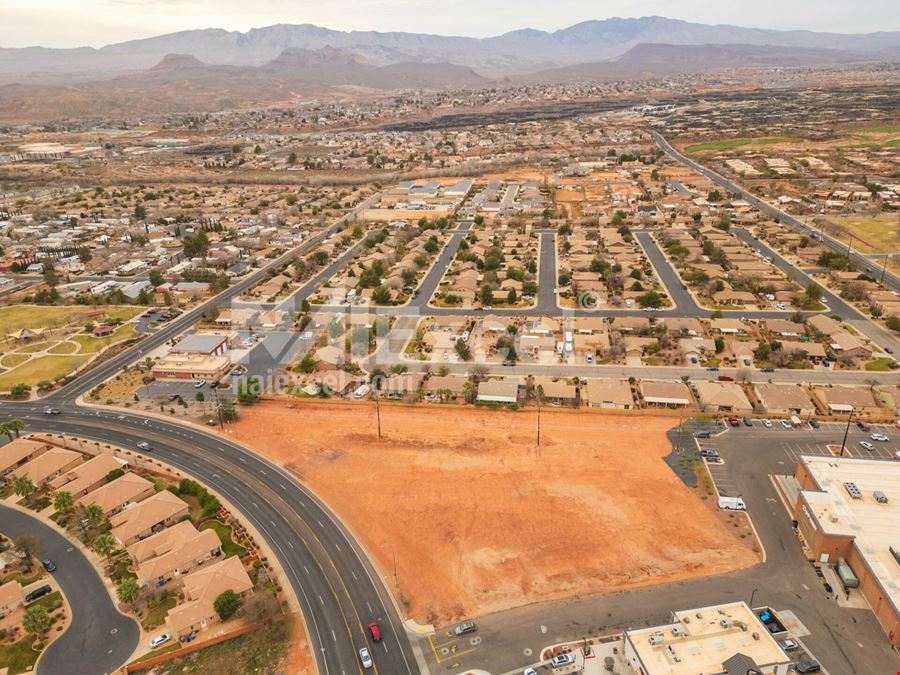 Snow Canyon Pkwy & Dixie Downs Rd
