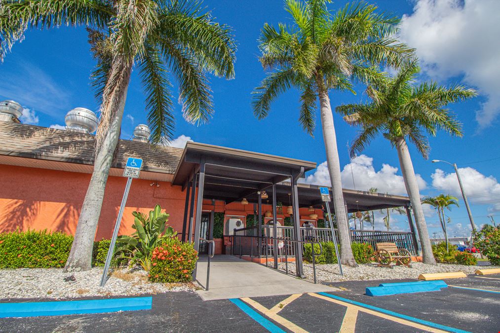 Turnkey Restaurant with Great Visibility in North Fort Myers