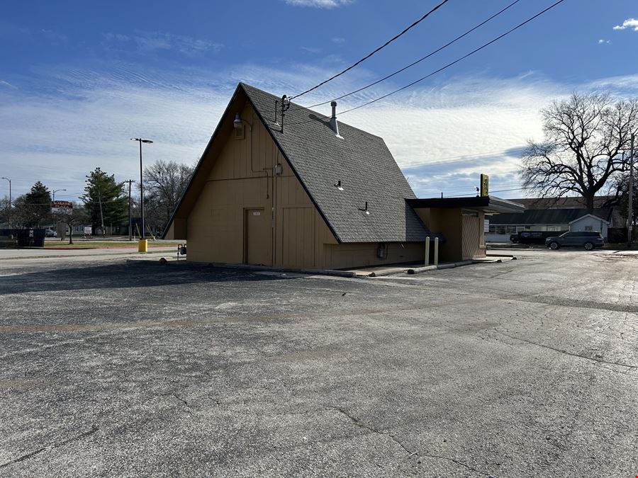RETAIL LOT WITH BUILDING  NEXT TO WALMART