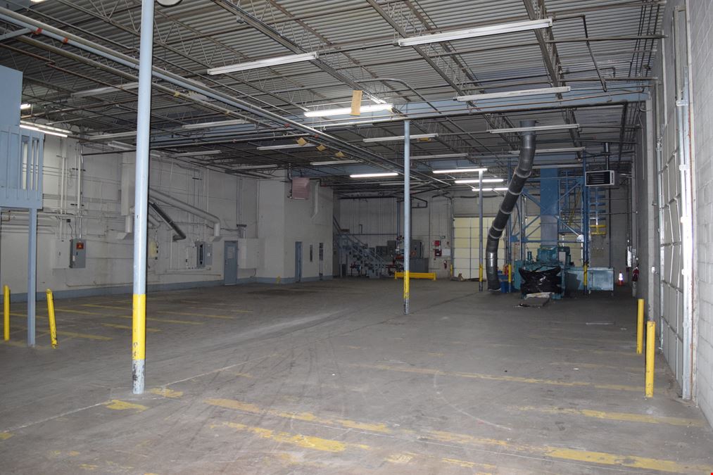 5,000-61,558 SF Warehouse/distribution for sublease