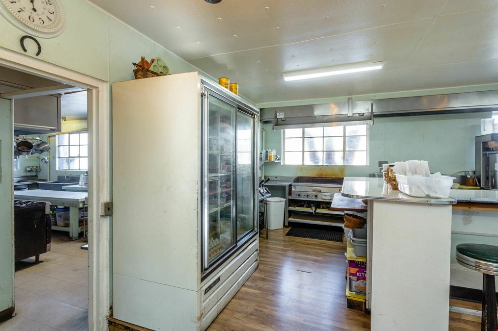 TURNKEY RESTAURANT OPPORTUNITY - THE THOMAS HOUSE