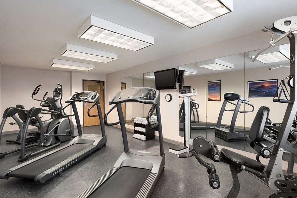 Country Inn & Suites Sidney