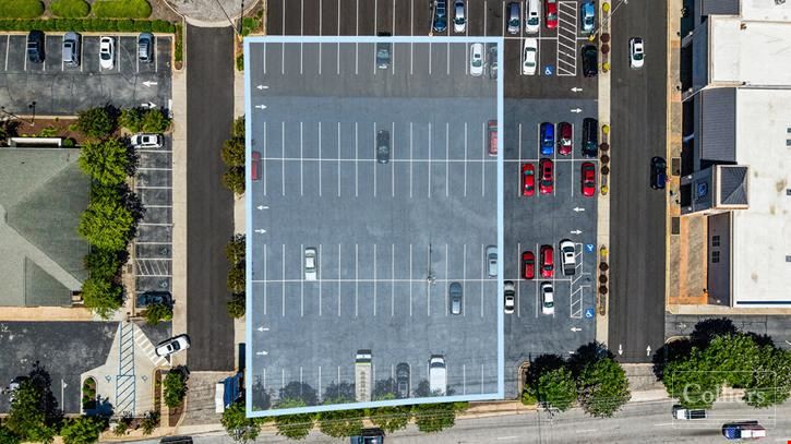 ±0.51 Acre Outparcel with Rare Drive-Thru Opportunity at Signalized Intersection