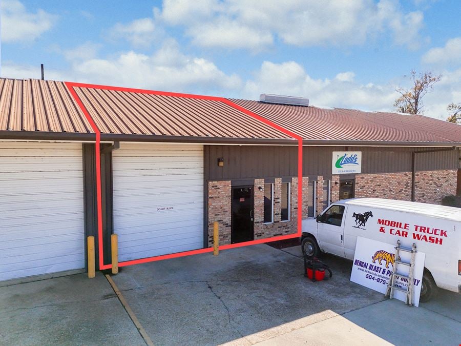 ±1,500 SF Office/Warehouse Suite for Lease off Airline Hwy