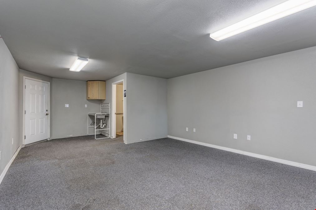 5428 W Clearwater Ave - SUBLEASE - Bldg B