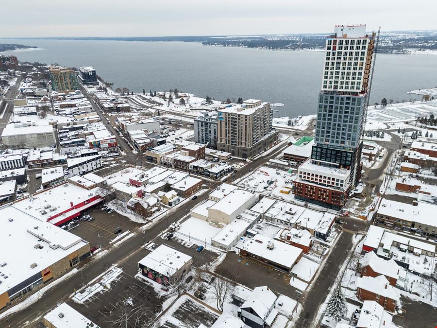 40 Dunlop St W