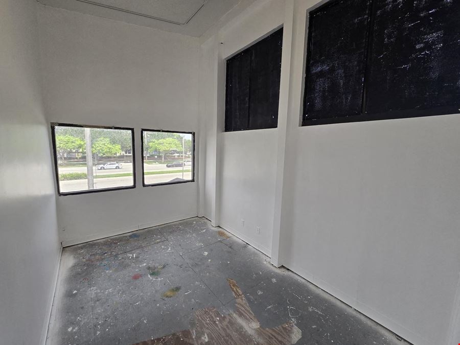 Unique 2nd floor 1400 +/- SQFT office space