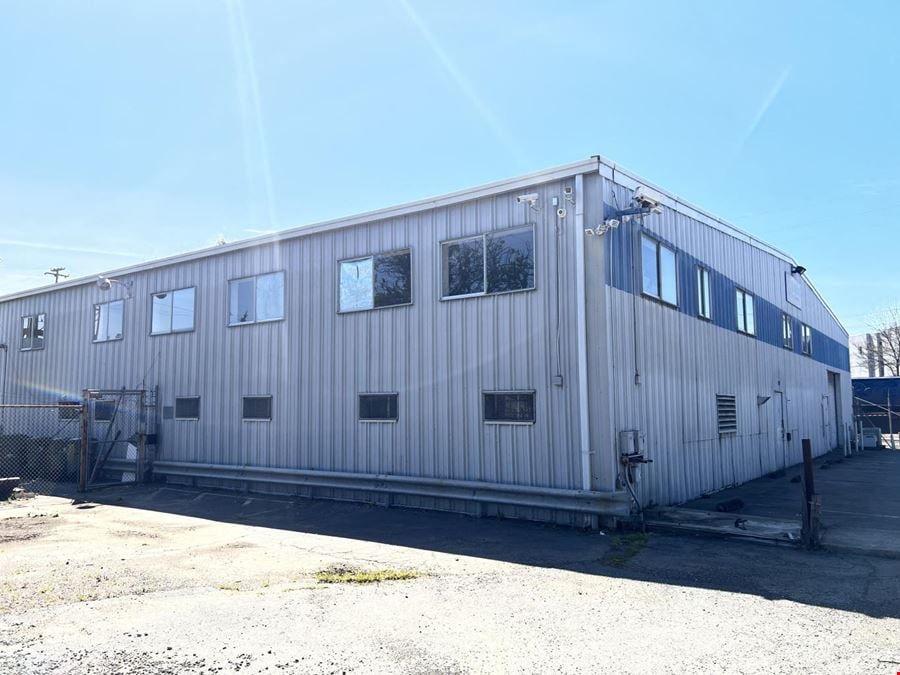 Office with Large Lot for Lease - West Oakland