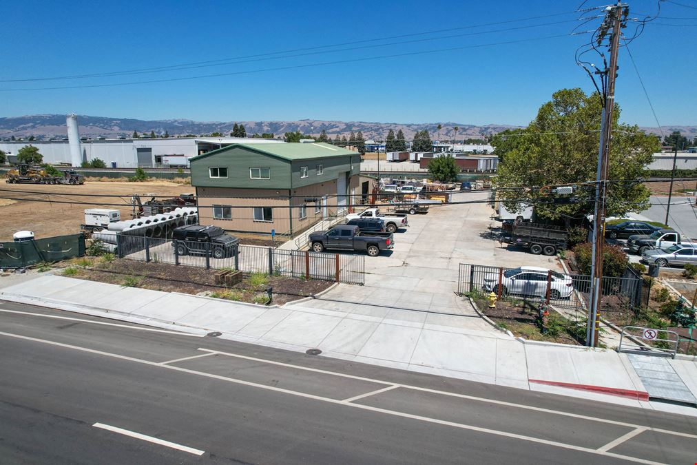 Industrial - Fenced Yard