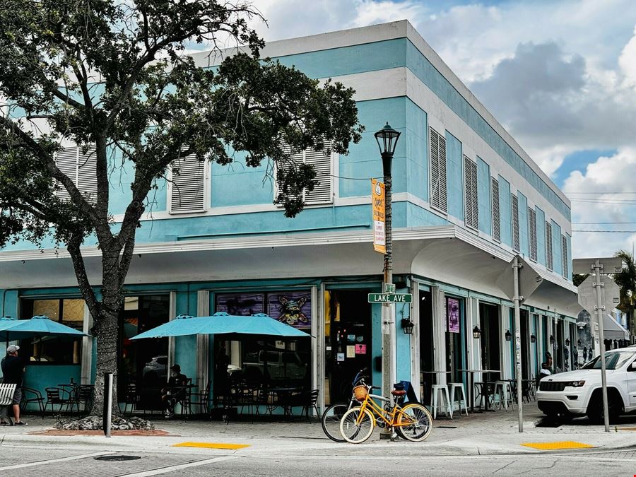 Former Restaurant/Bar Retail Storefront in Vibrant Beach Town