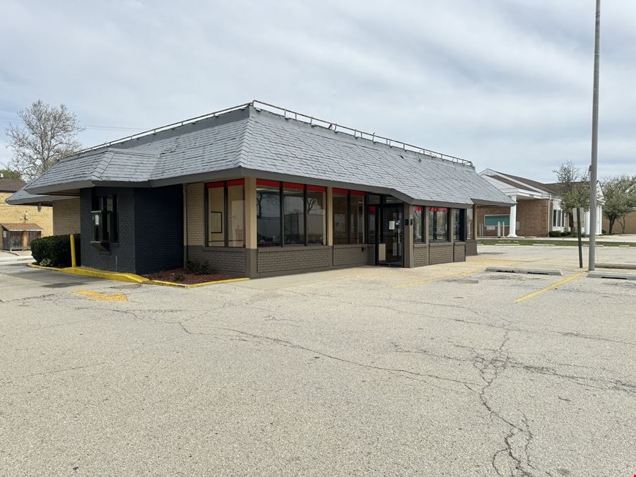 590 Roosevelt Road