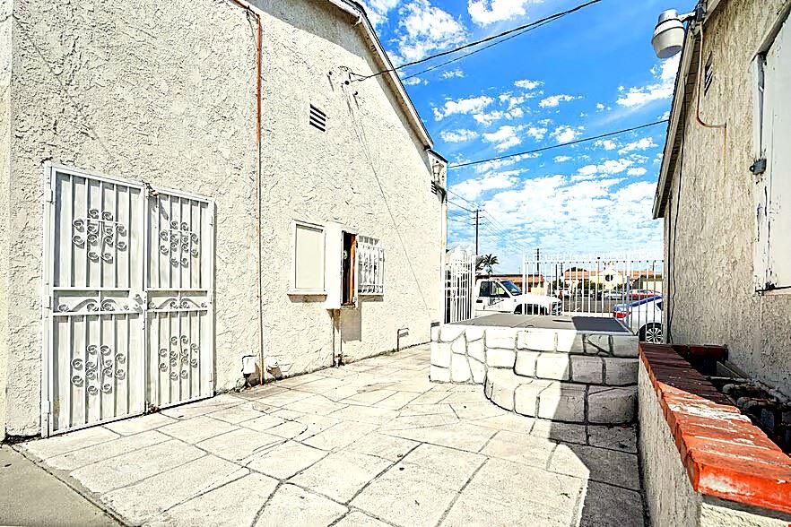 1108 E 84th Place