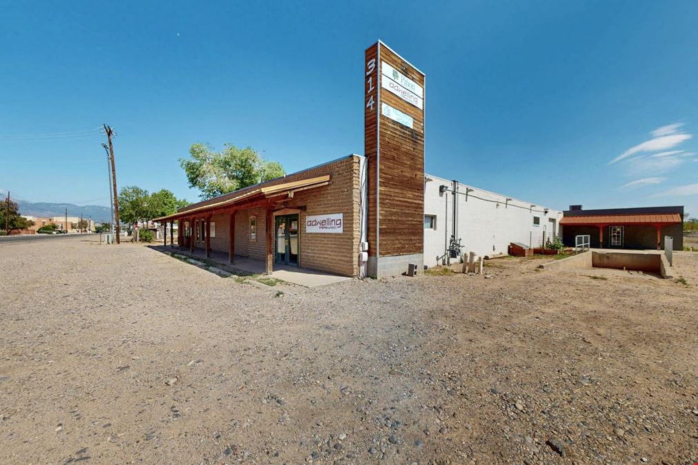 HIGH END RETAIL/OFFICE IN LOS RANCHOS