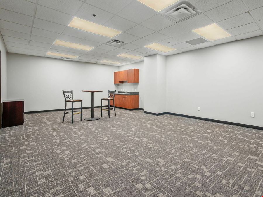 475 Metro Pl S