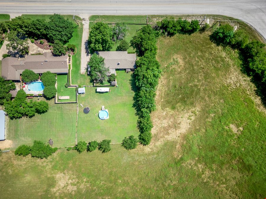 300 & 304 E Hwy 171