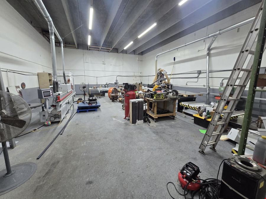 Office / Warehouse 2,628 SQFT