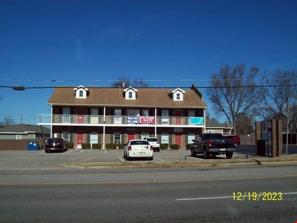 Preview of Mixed Use space for Rent at 201 Oakwood Ave. N.E.
