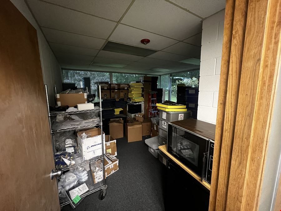 14,994 SF Industrial Building