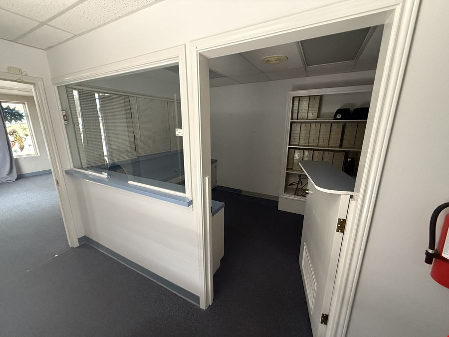 High Traffic Office, Studio, or Retail Opportunity – 3 Suites Available!