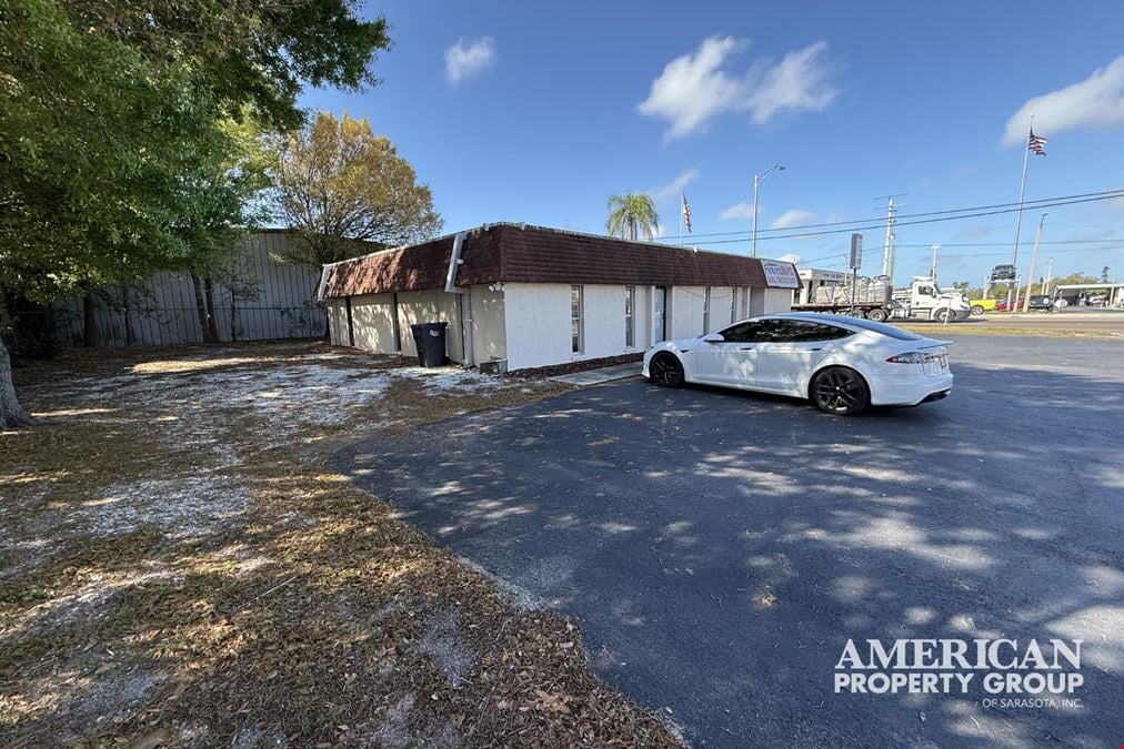 +/- 2580 SF Stand Alone with Enormous Exposure