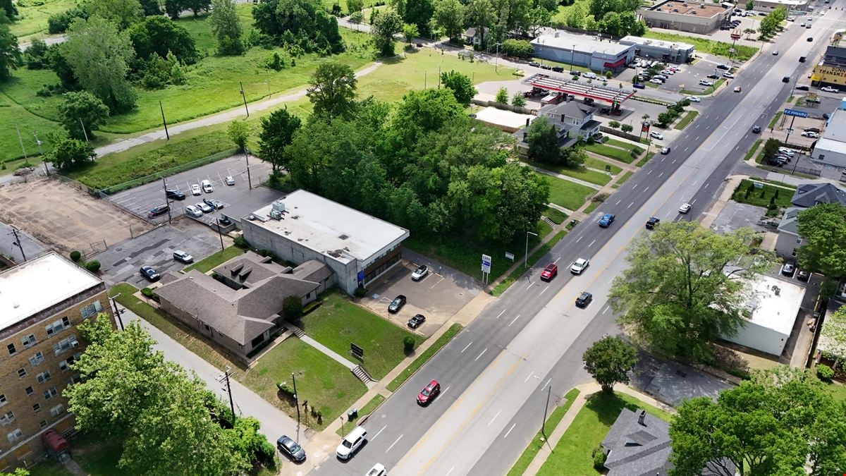 1455 Poplar Ave