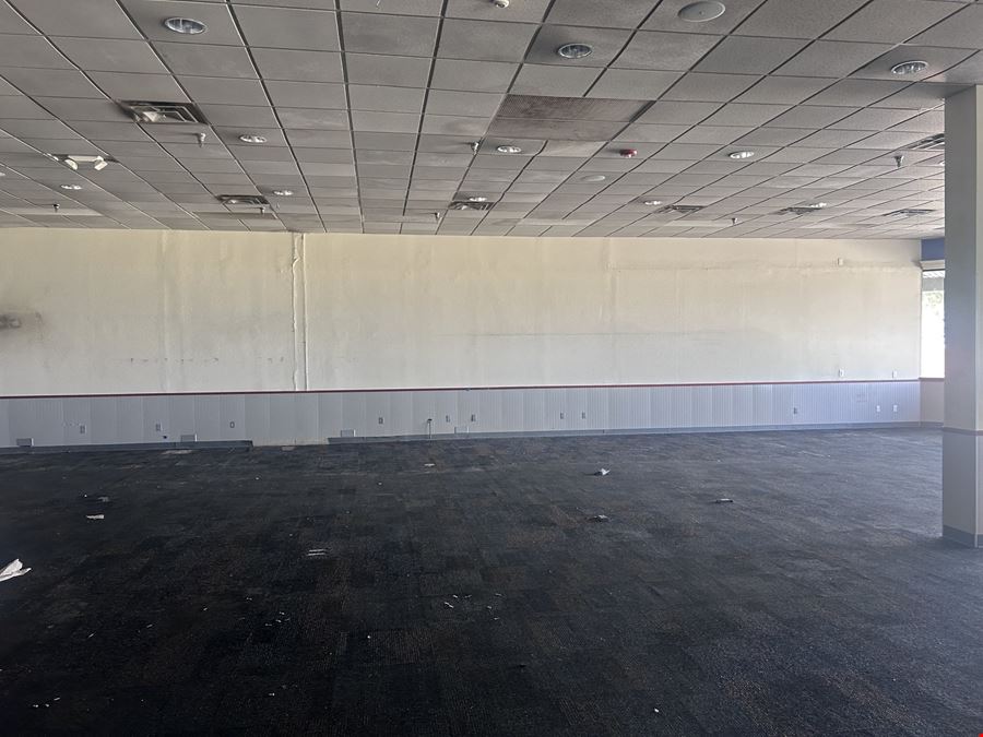 2500 Coulter Street S. Suite 124 - Formerly Chuck E Cheese