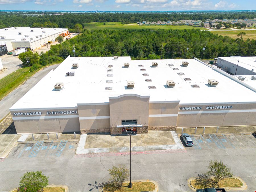 54,375 SF Big Box Retail with Dock-Highs in Power Center