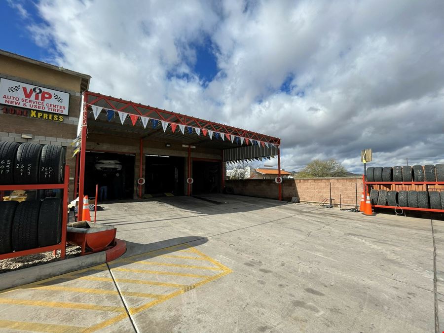Circulo Mercado Two-Tenant Commercial