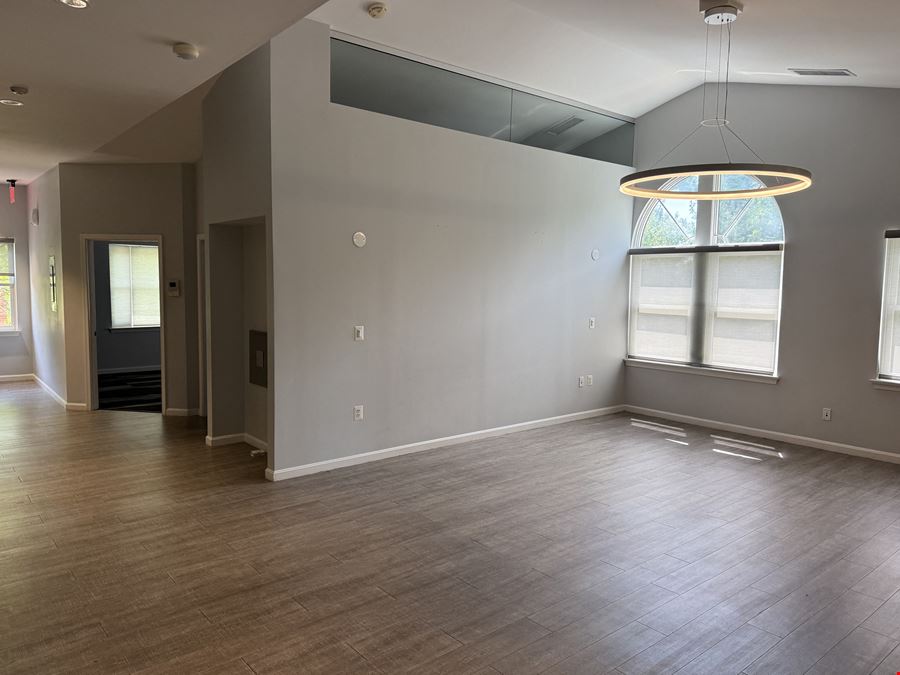 4200 Evergreen Lane, Units 334-335