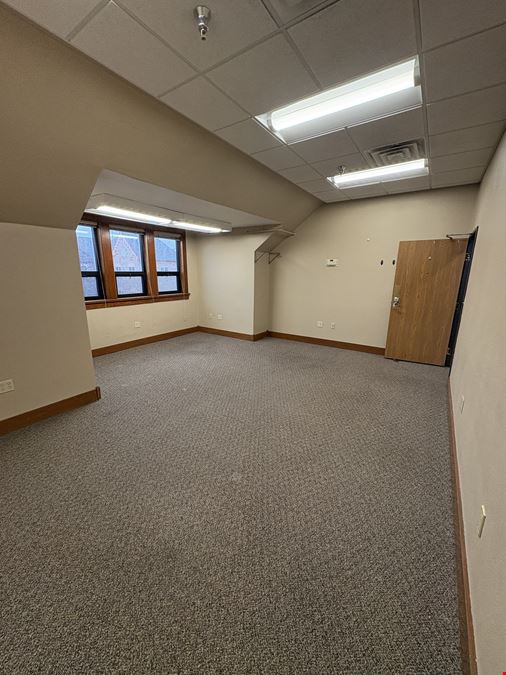 100 N. Krohn Place