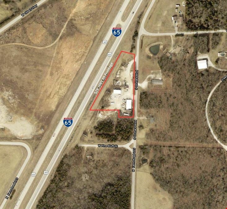 5,040 SF Warehouse & Contractor Yard for Lease with 2.42 Acres on Highway 65