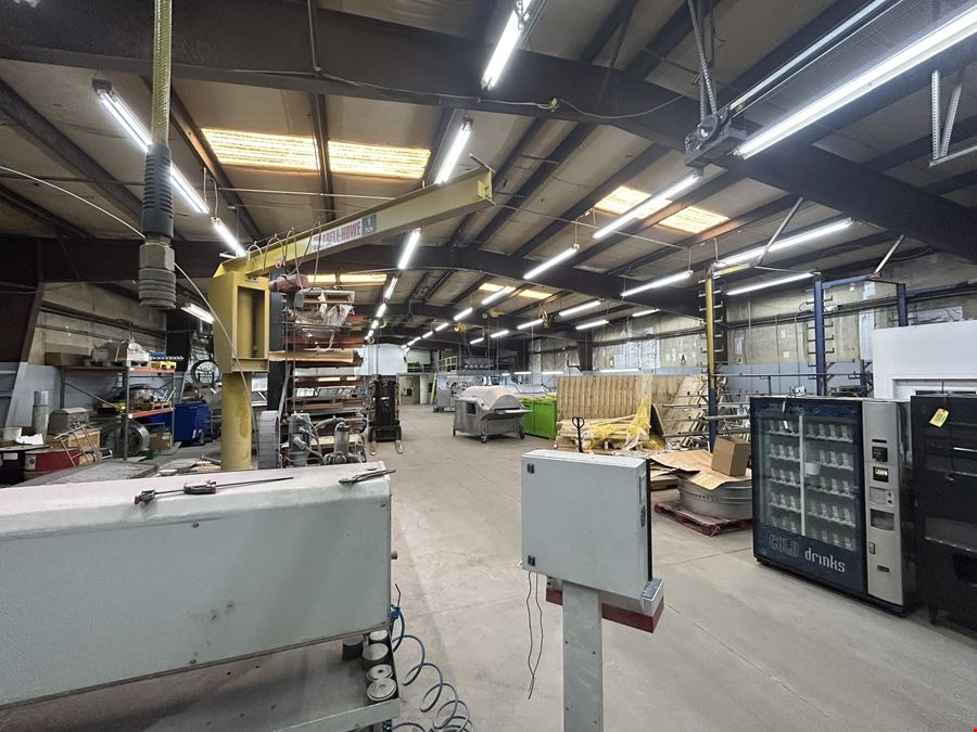 MANUFACTURING / WAREHOUSE BUILDING FOR SALE